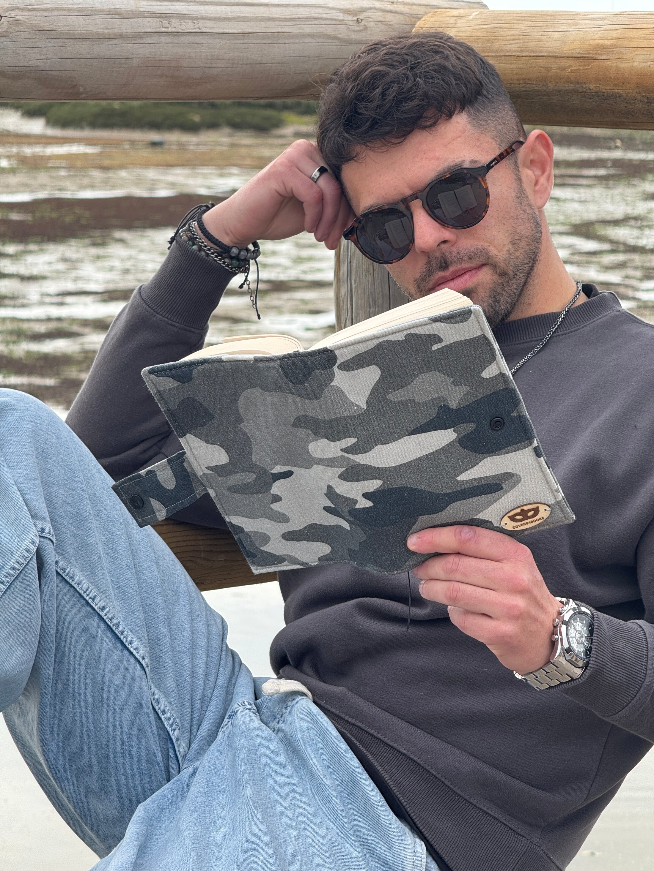 Funda para libros Camo Grey ™