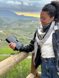 Cargar la imagen en la vista de la galería, Funda para libros Black Leather ™
